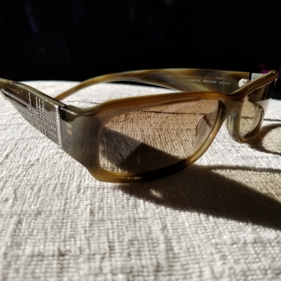 Burberry,  beautiful sunglasses - Picture 3 of 9